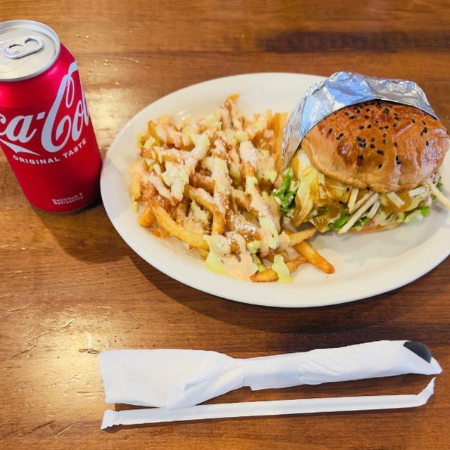 la burger · tomate, lechuga · Res, tocineta · queso Mozzarel