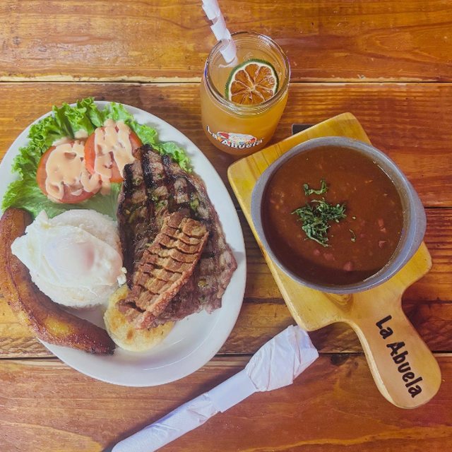 La Frijolada · Frijoles, arroz, ensalada · Chicharron, huevo